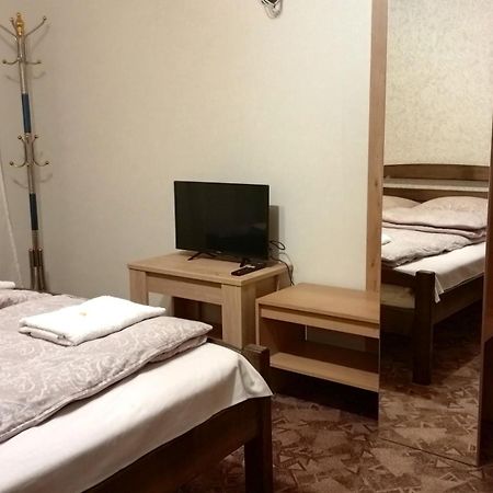 Pid Skeleyu Hotel Lazeșciîna Cameră foto