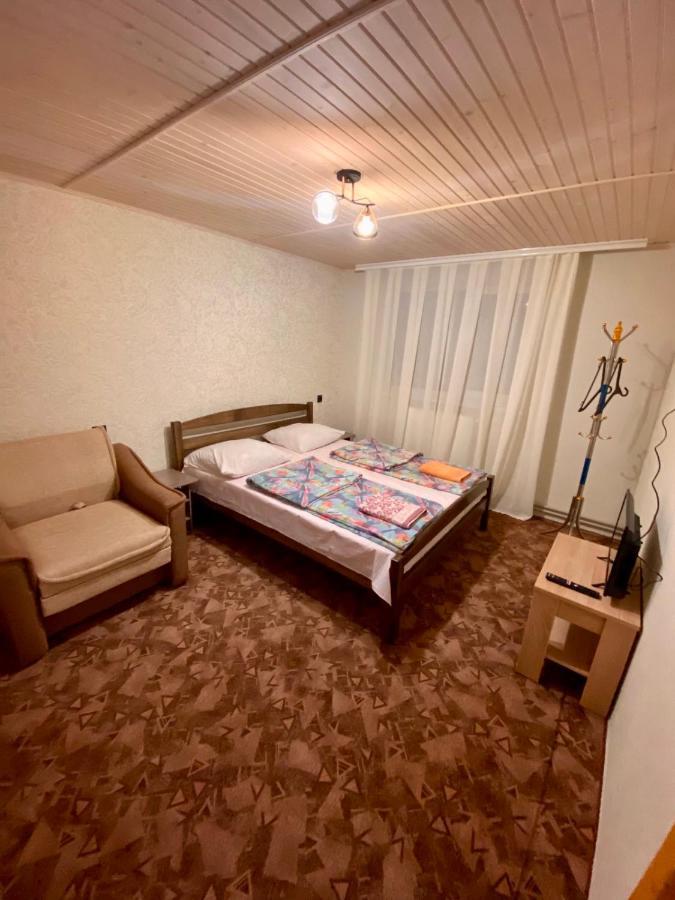 Pid Skeleyu Hotel Lazeșciîna Exterior foto
