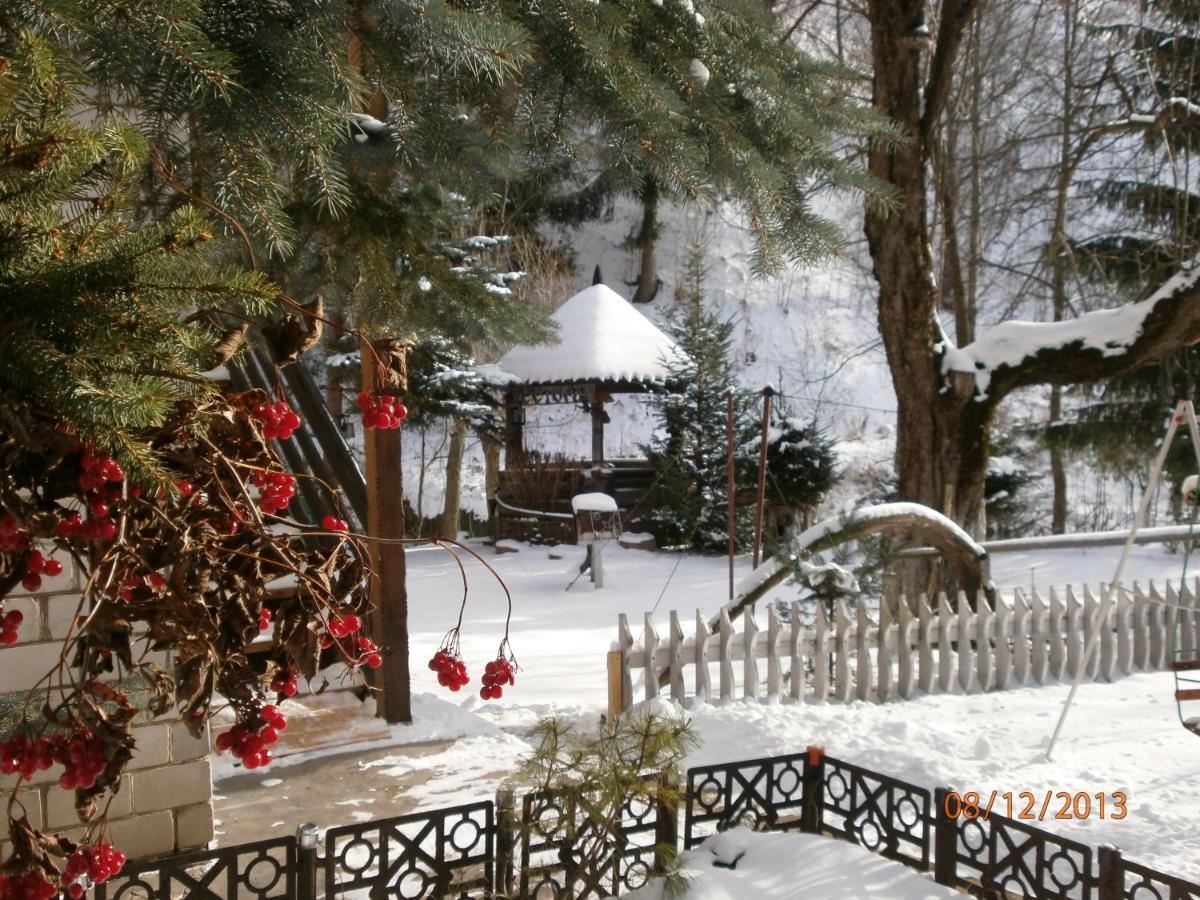Pid Skeleyu Hotel Lazeșciîna Exterior foto